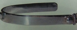 Speroni uomo ottone cromato con fibbia e goccia.