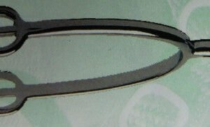Speroni uomo con rotella, in metallo cromato.