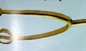 Speroni uomo con goccia in ottone lucido, diverse misure disponibili.