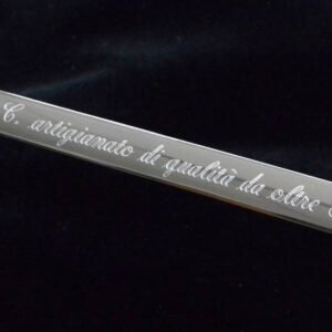 Incisione sulla lama di un dedica o un motto a piacimento