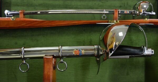 Sciabola Maresciallo Carabinieri lama larga semicurva c/fiamma e stemma araldico inciso sulla lama